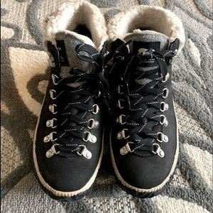 SOREL - Women's Out ‘N About Plus Conquest Waterproof Suede Boot size 7.5 GUC!